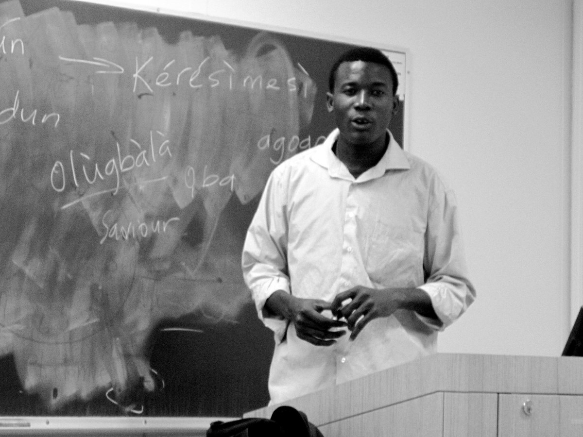 Kọ́lá Túbọ̀sún teaching Yorùbá at SIUE, 2009